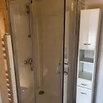 Restaurace A Vlci Jama Gasthuis *
