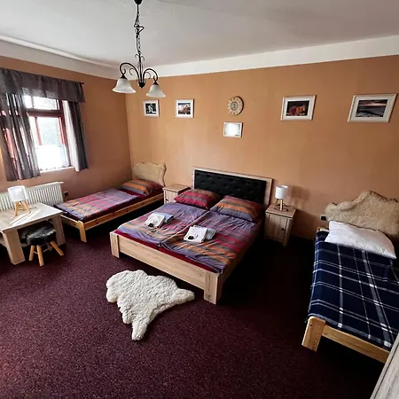 Restaurace A Vlci Jama Penzion *