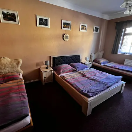 Penzion Restaurace A Vlci Jama *