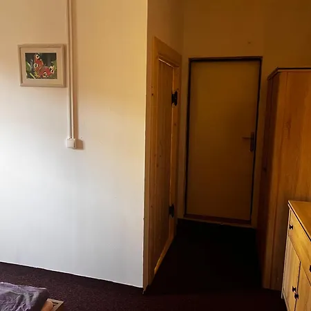 Penzion Restaurace A Vlci Jama *