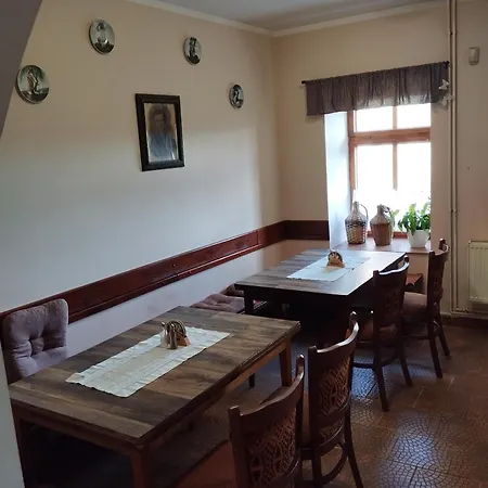 Restaurace A Vlci Jama * Horní Blatná