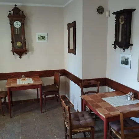 Restaurace A Vlci Jama Penzion *