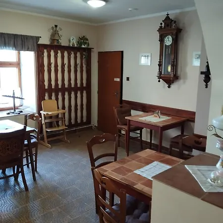 Restaurace A Vlci Jama * Horní Blatná