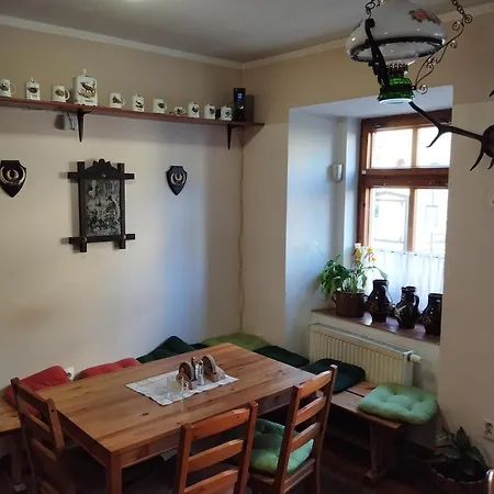 Restaurace A Vlci Jama Penzion *