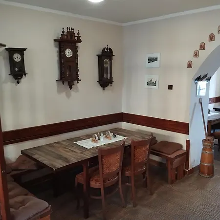 Restaurace A Vlci Jama * Horní Blatná