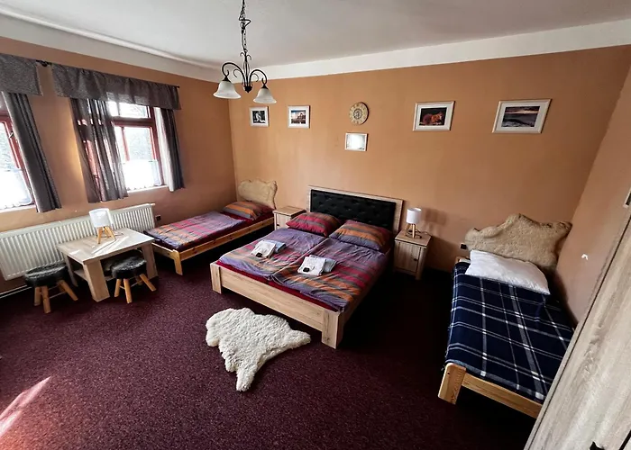 Restaurace A Vlci Jama Vendégház *