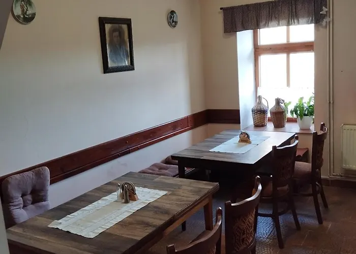 Restaurace A Vlci Jama * Horní Blatná