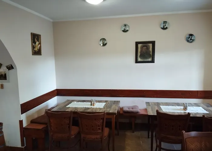 Restaurace A Vlci Jama Vendégház