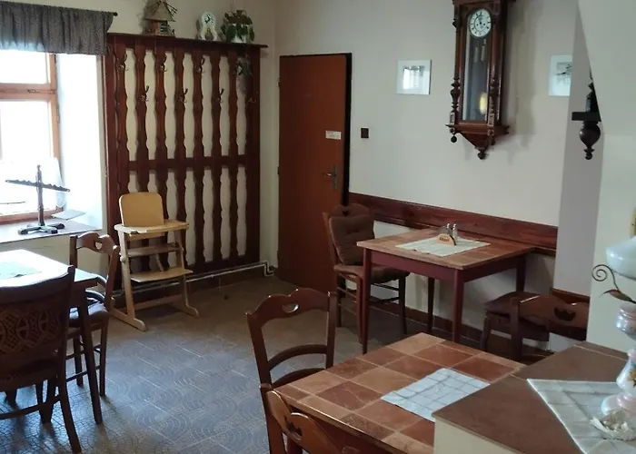 Restaurace A Vlci Jama * Horní Blatná