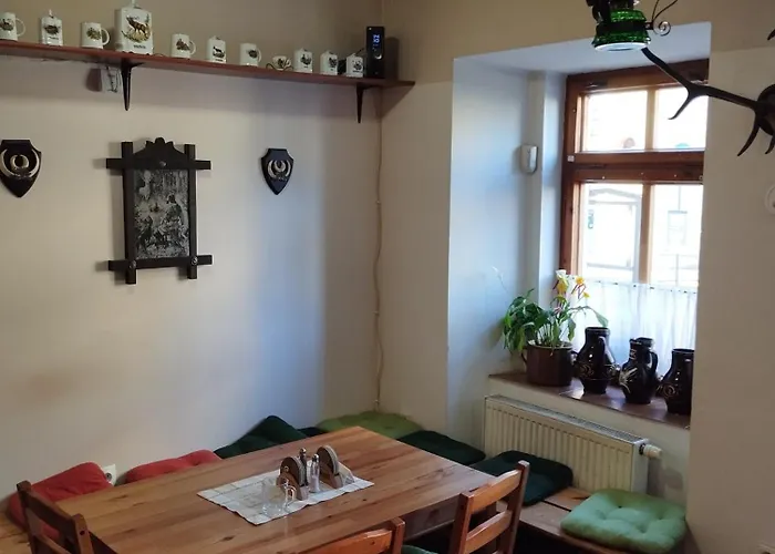 Restaurace A Vlci Jama Vendégház *