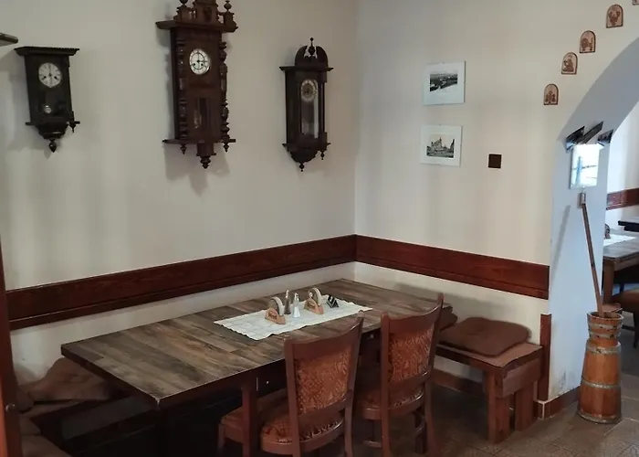 Restaurace A Vlci Jama * Horní Blatná